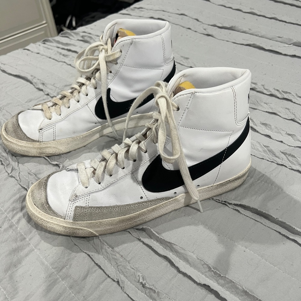 Women’s Nike Blazer Mid’77 size 9.5